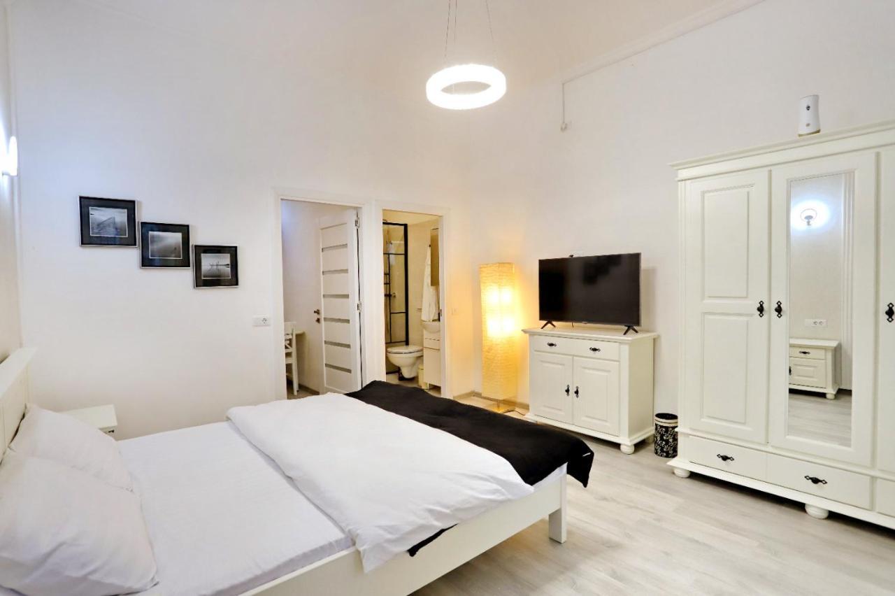 Central Luxury Apartments Gran Varadino Esterno foto